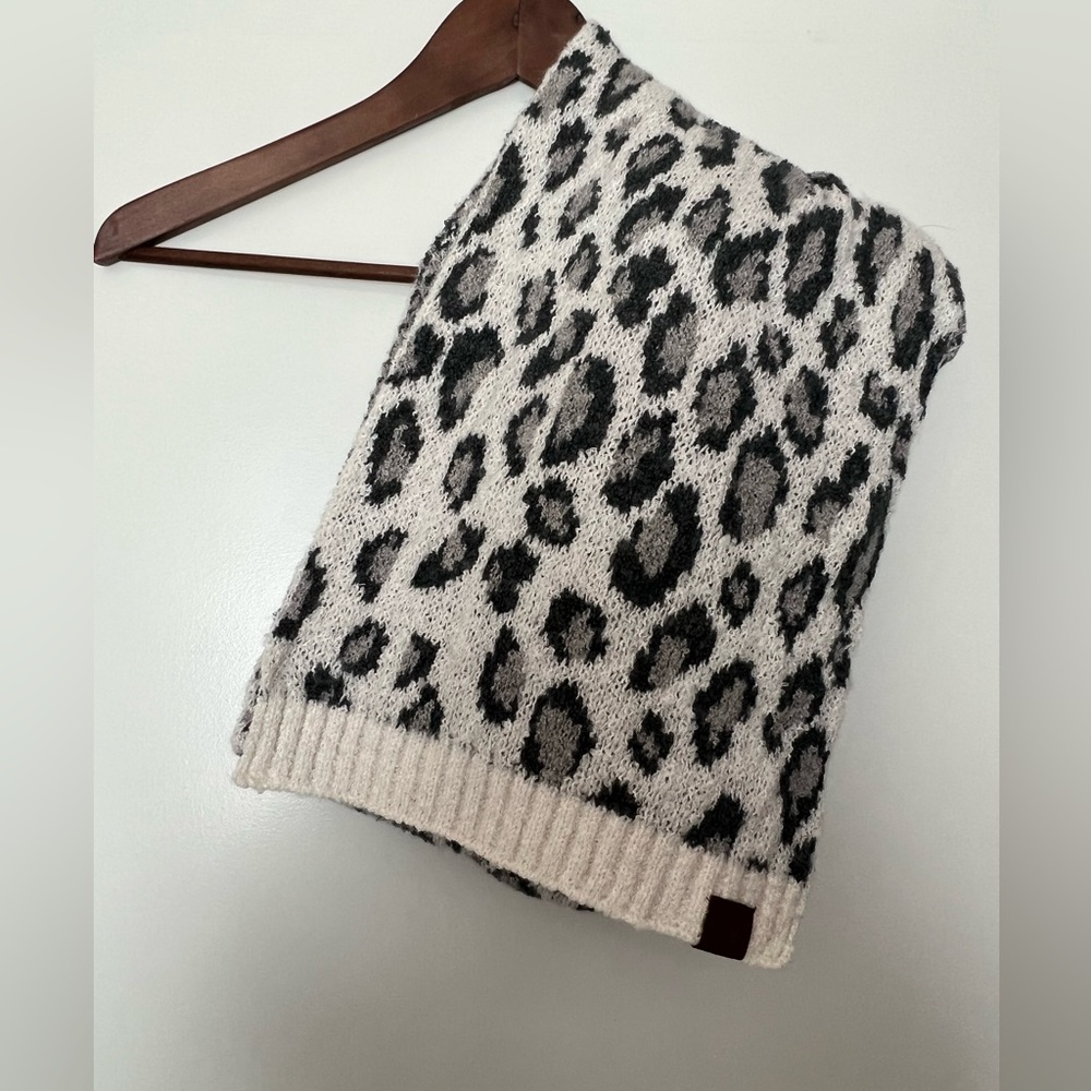 White and Grey Snow Leopard scarf